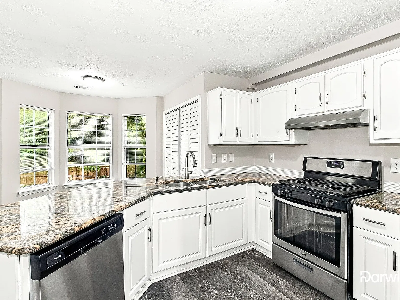 3 bed, 2.5 bath, 2136 sqft, $2,095 — Photo 4