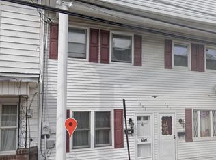207 W Oak St, Shenandoah, PA 17976