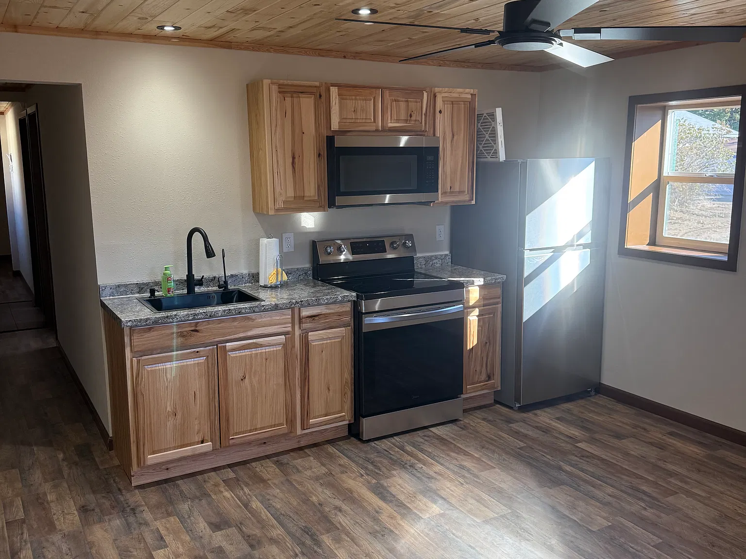 2 bed, 650 sqft, $1,500 — Photo 2