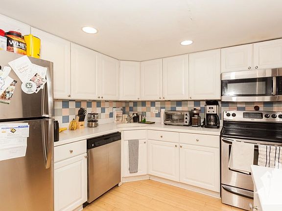 4th image of 435 W Grant Pl #A