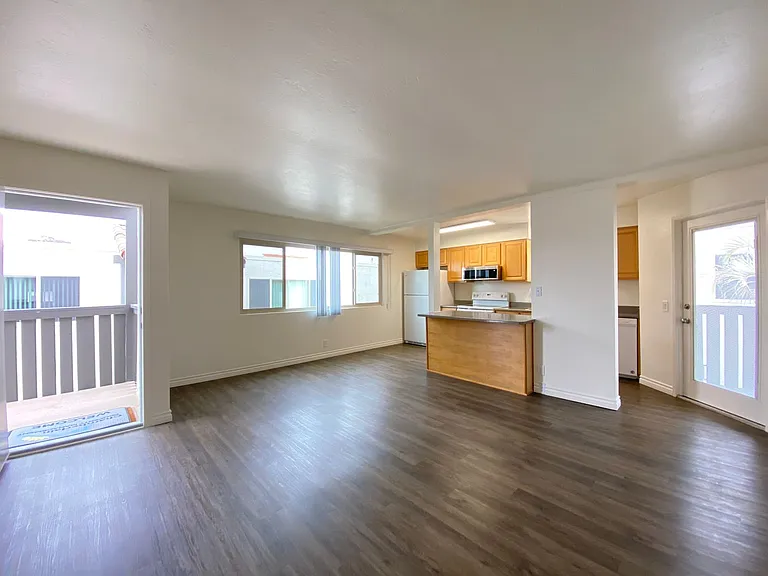 Adams Street Apartments — Photo 2
