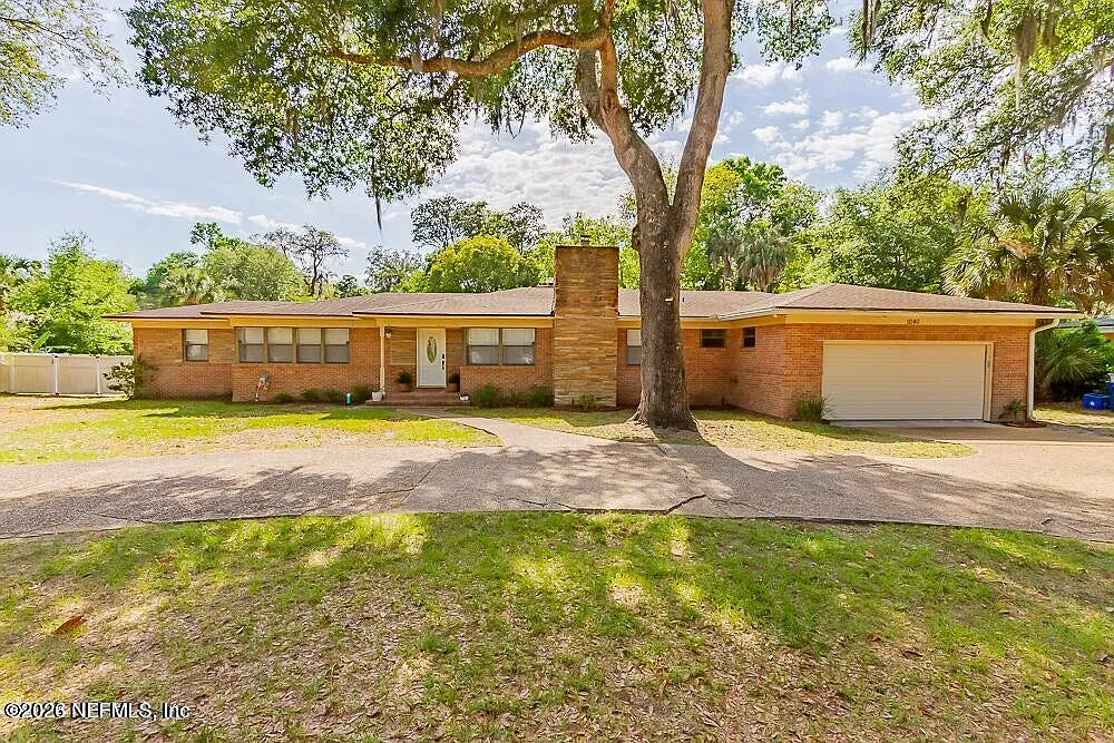 4 bed, 2.0 bath, 2284 sqft, $3,900 — Photo 1