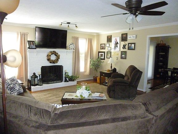 5th image of 1592 W Algonquin Dr