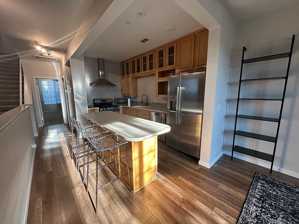 Middle floor facing kitchen, Bedroom and bathroom 1