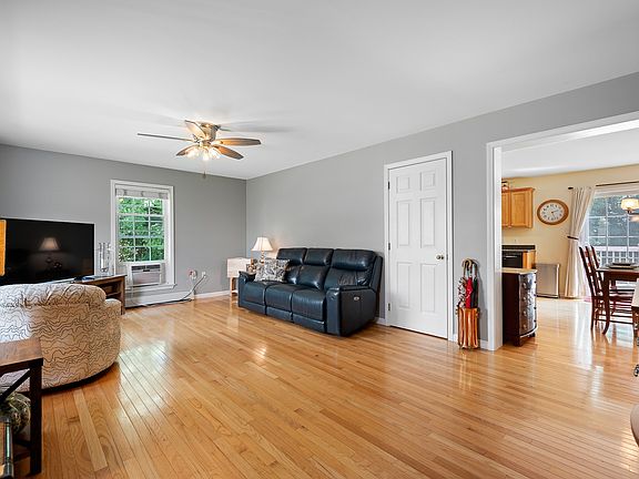 3rd image of 16 Central Tree Rd Unit 16