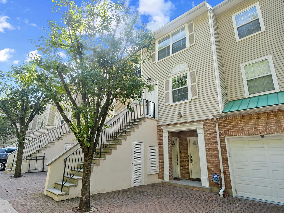 1st image of 10 Bergen Ridge Rd #3