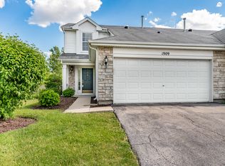 1909 Spinnaker St, Hampshire, IL 60140
