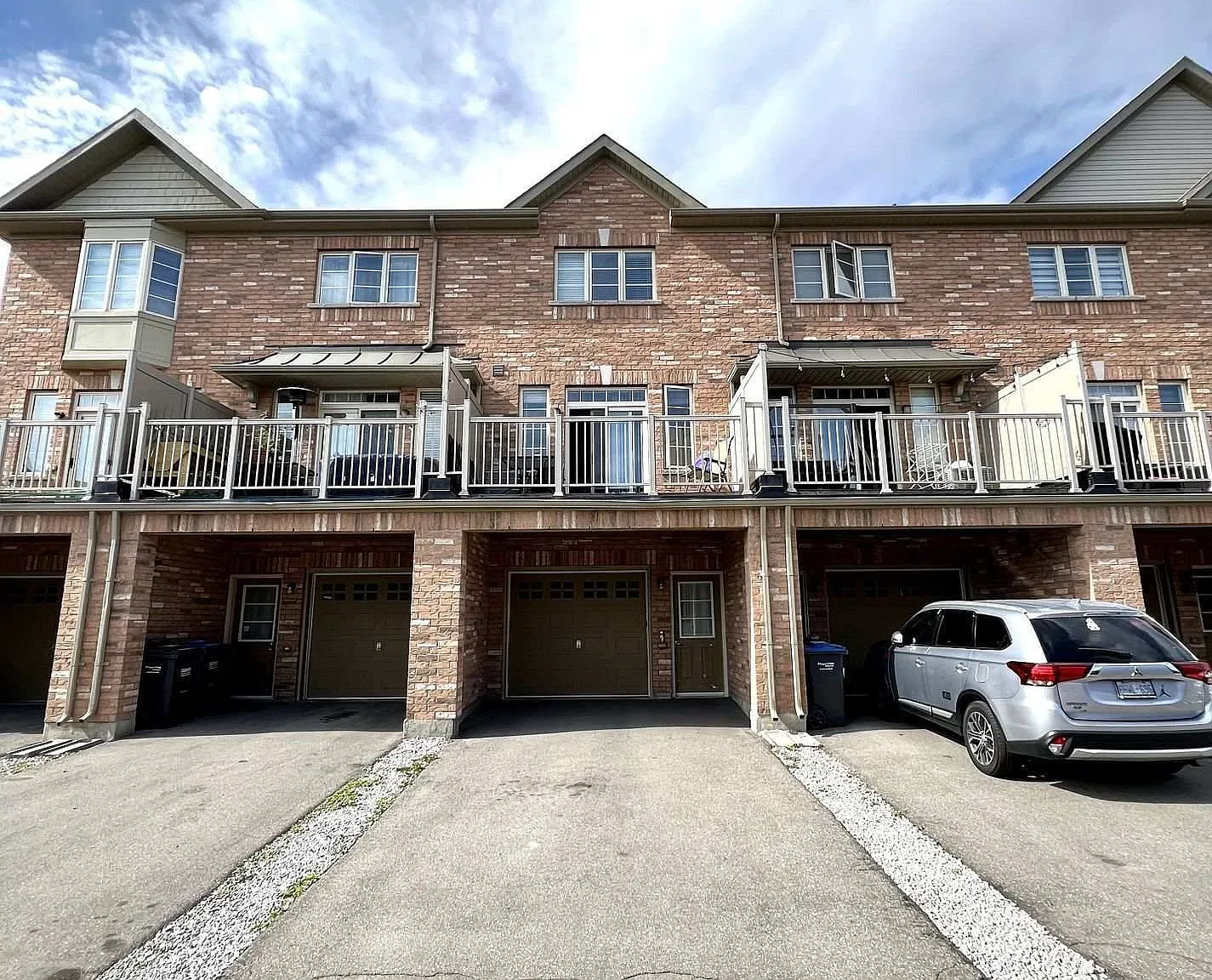 4 bed, $2,800 — Photo 2