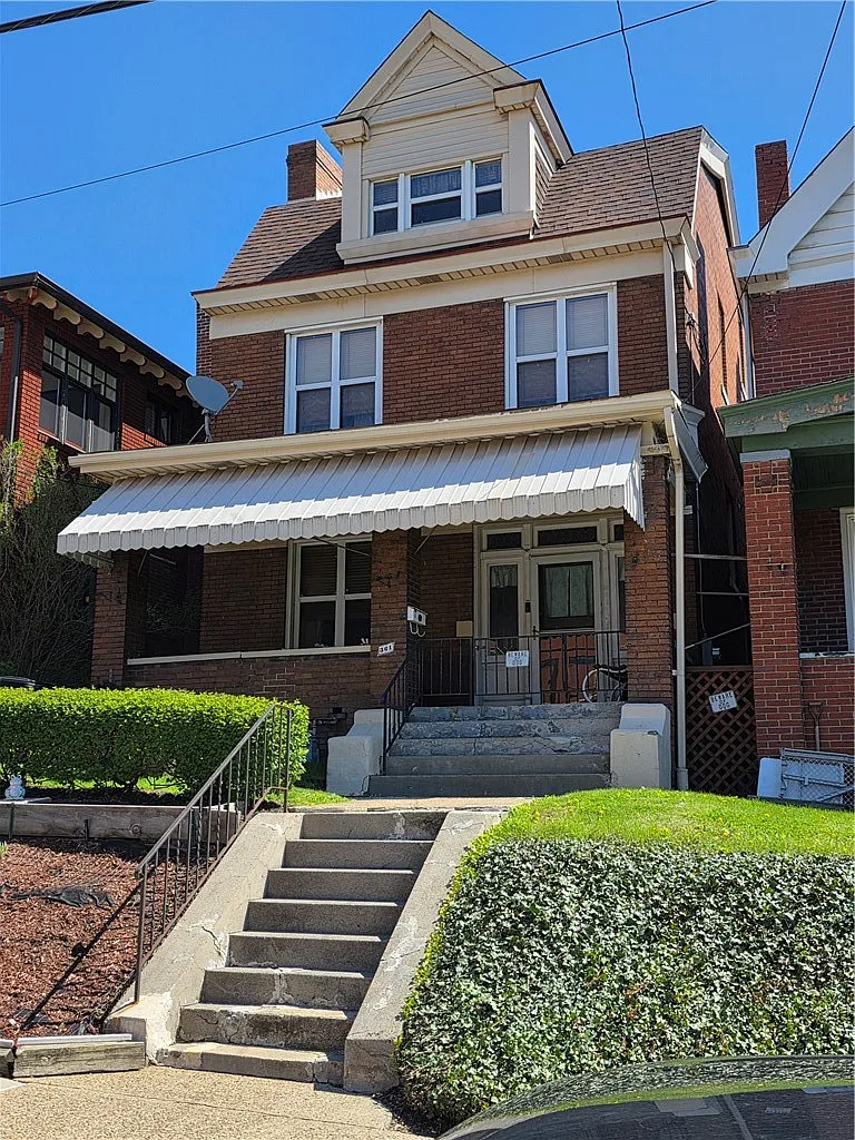 361 Gross St photo 1
