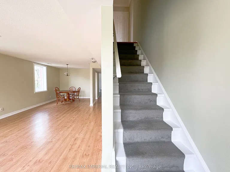 621A The Queensway — Photo 14