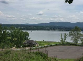 4 Mariners Ct, Newburgh, NY 12550