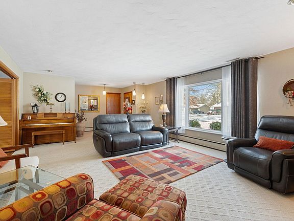 3rd image of 4606 Highwood Dr