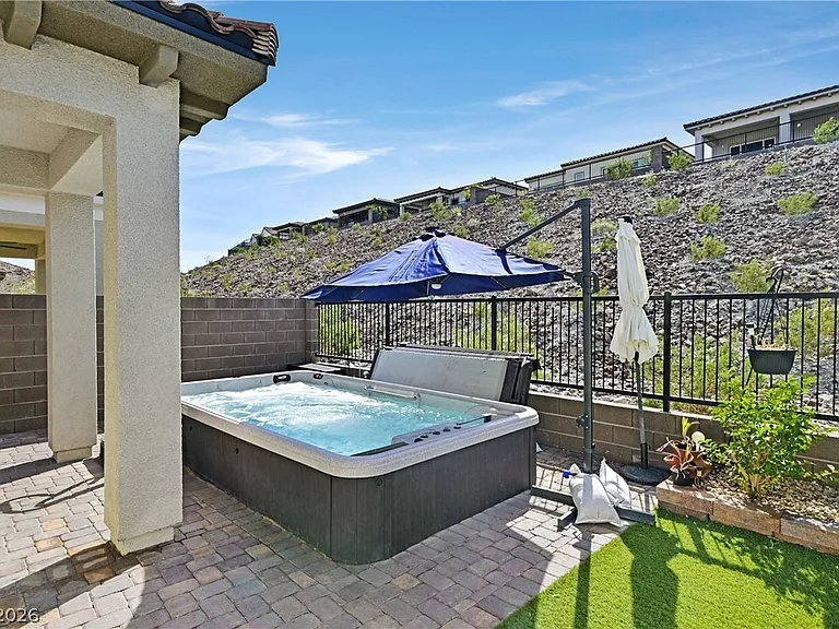 111 Ibiza Lake Dr — Photo 32