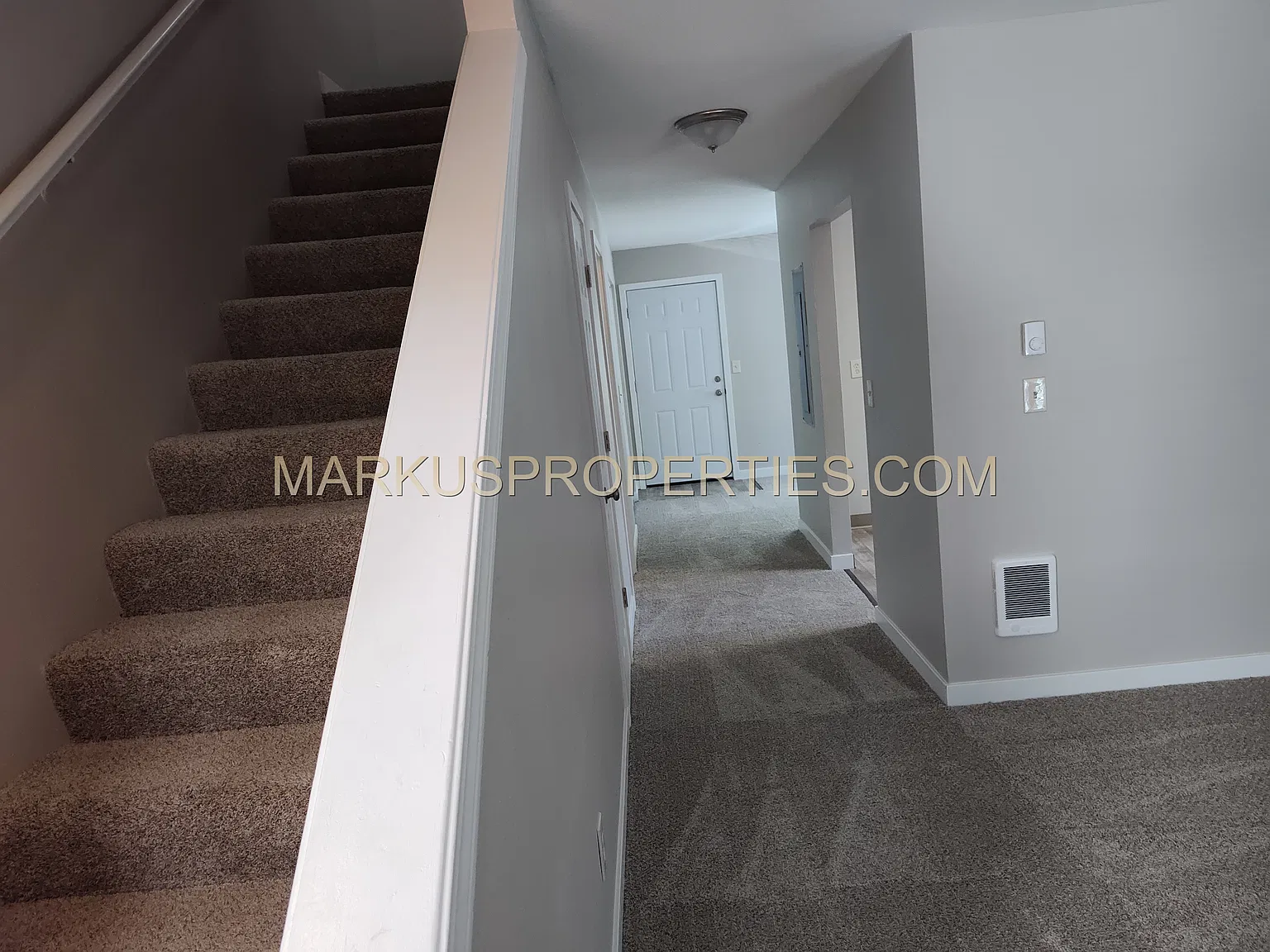 3 bed, 1.5 bath, 1300 sqft, $1,950 — Photo 2