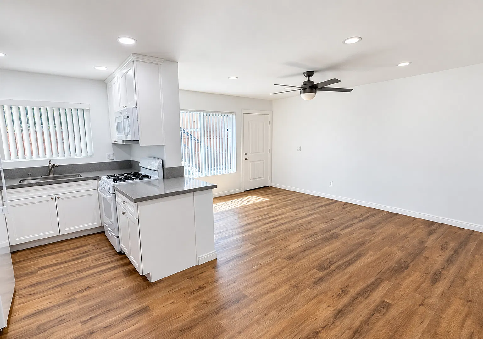 3860 Cherokee Ave #1-9* - 3022L — Photo 2