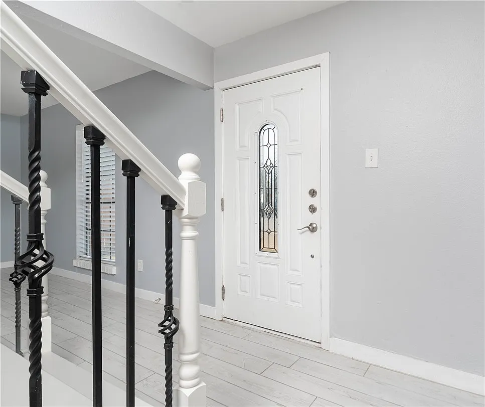 4 bed, 3.5 bath, 2276 sqft, $2,850 — Photo 4