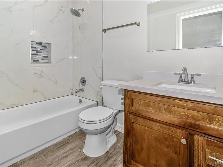 1800 Jackson St #1 — Photo 13
