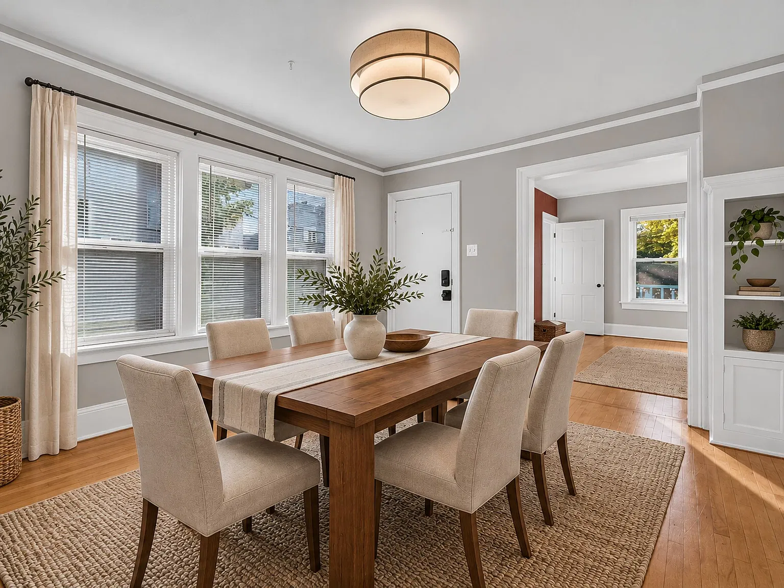 Beautifully Renovated 2-Bedroom Flat Near Brady Street! — Photo 1
