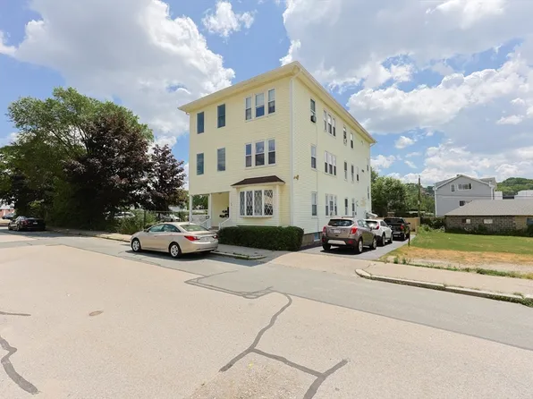 64 Chilmark St, Worcester, MA 01604