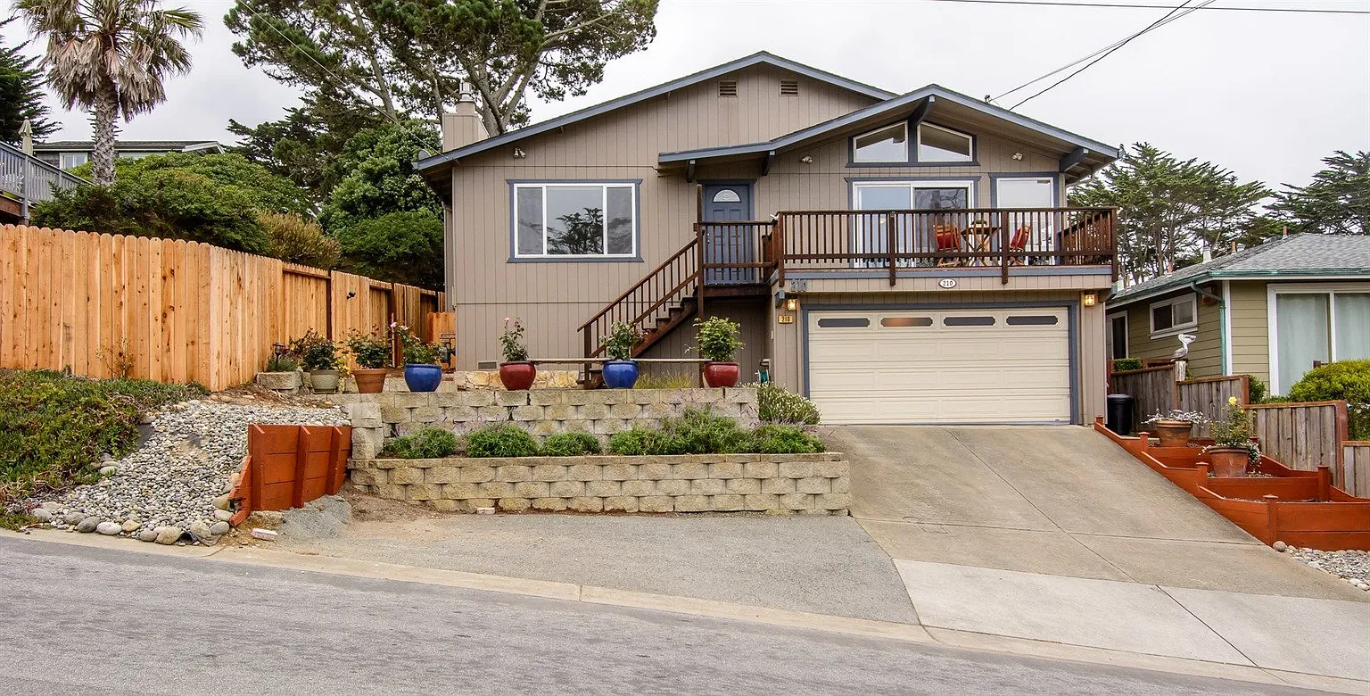 210 Farallone Ave photo 1
