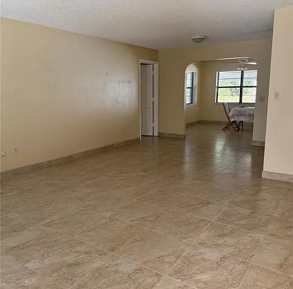 908 Primrose St — Photo 5