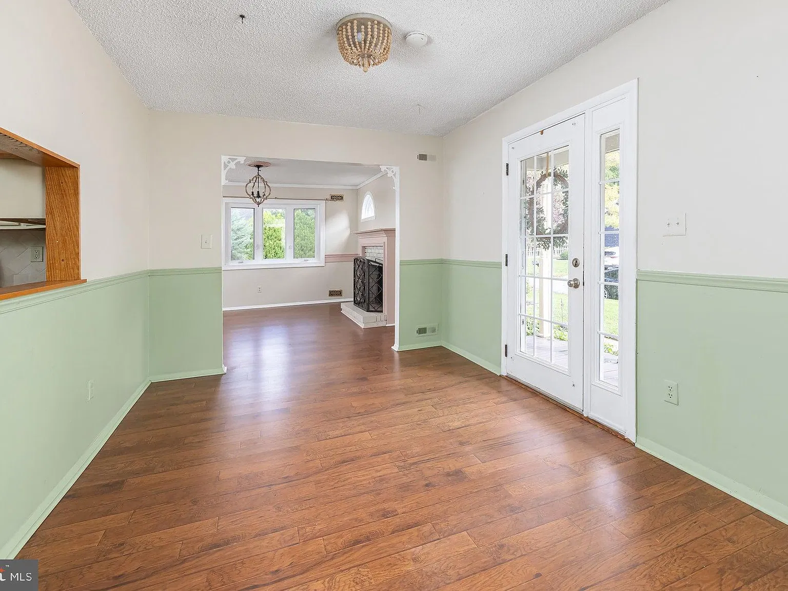 3 bed, 1.0 bath, 1516 sqft, $2,500 — Photo 3
