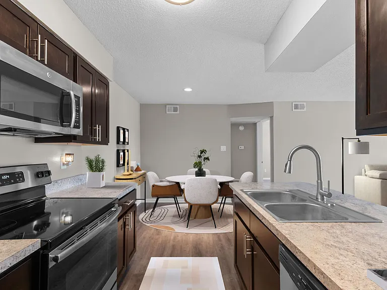 The Bishop (Renovated) - 1 Bed / 1 Bath - 793-837 Sq.Ft.