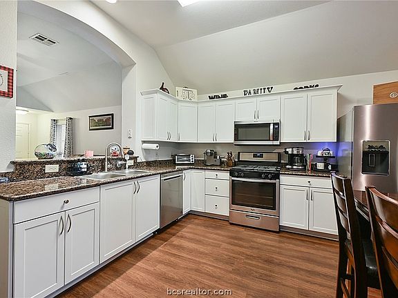 4th image of 15309 Carriker Ct