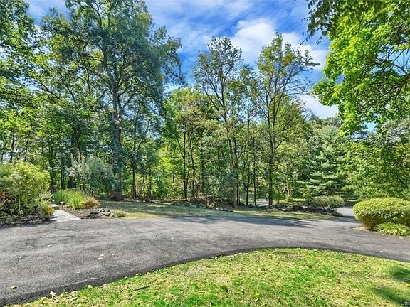 3rd image of 28 John Cava Ln