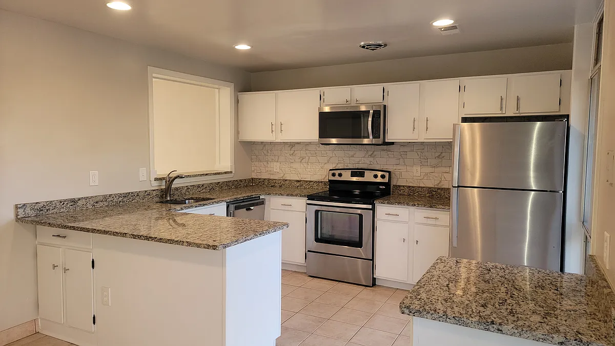 Kitchen - 648 15th St S #B