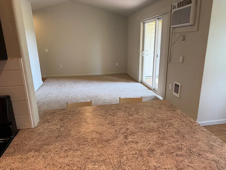Eagle Crest Apartments — Photo 46
