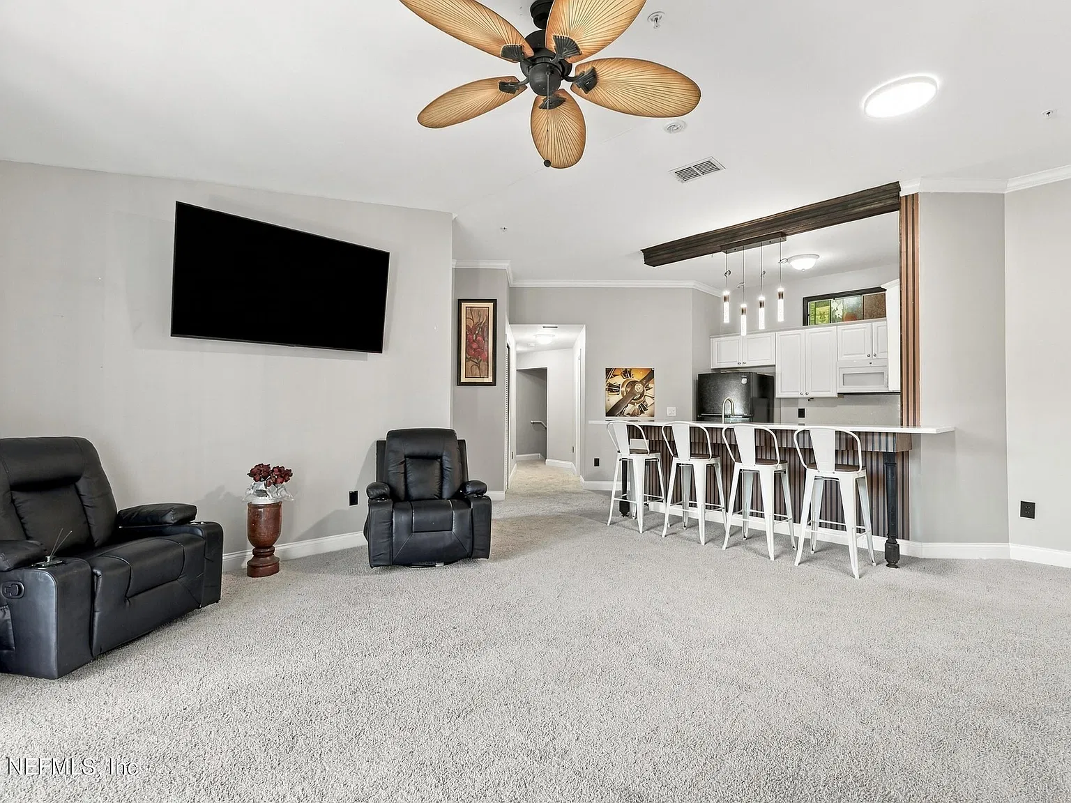3 bed, 2.0 bath, 1364 sqft, $2,650 — Photo 4