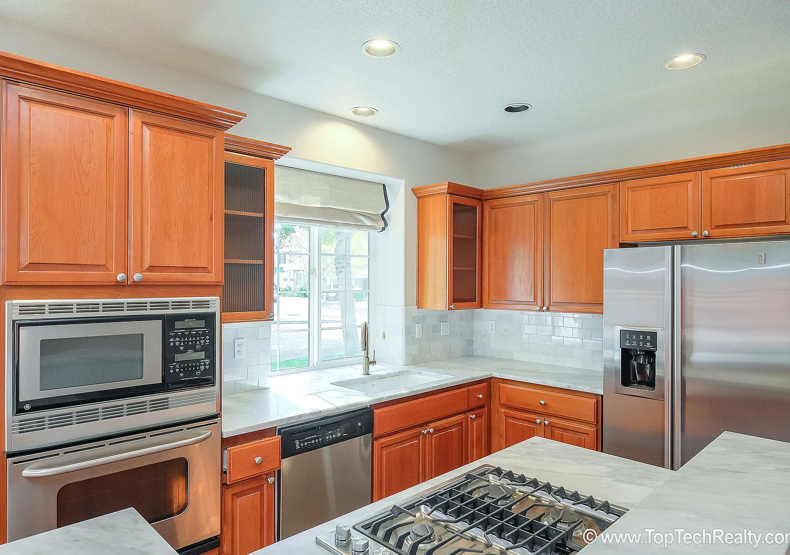 Lovely 4 Bedroom | 2.5 Bathroom | Corner Lot Single Family Home | In Beautiful Orenco Gardens Com... — Photo 4