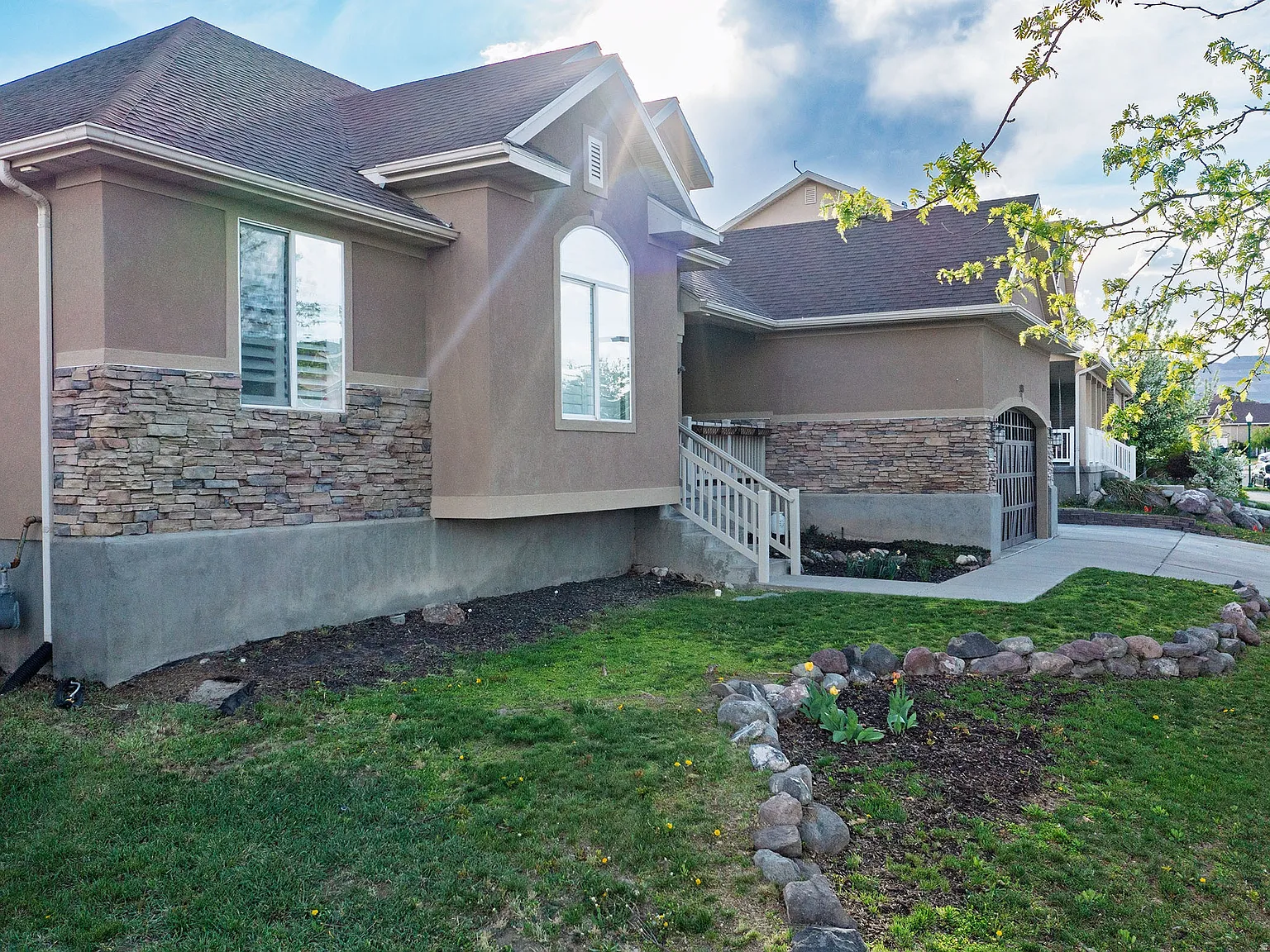 5 bed, 3574 sqft, $3,995 — Photo 3