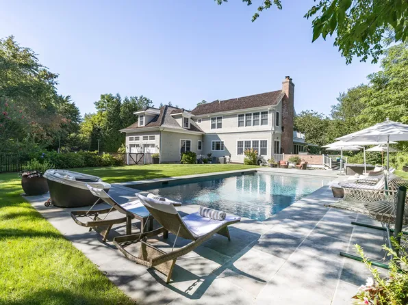 8 Widow Coopers Path, Sag Harbor, NY 11963