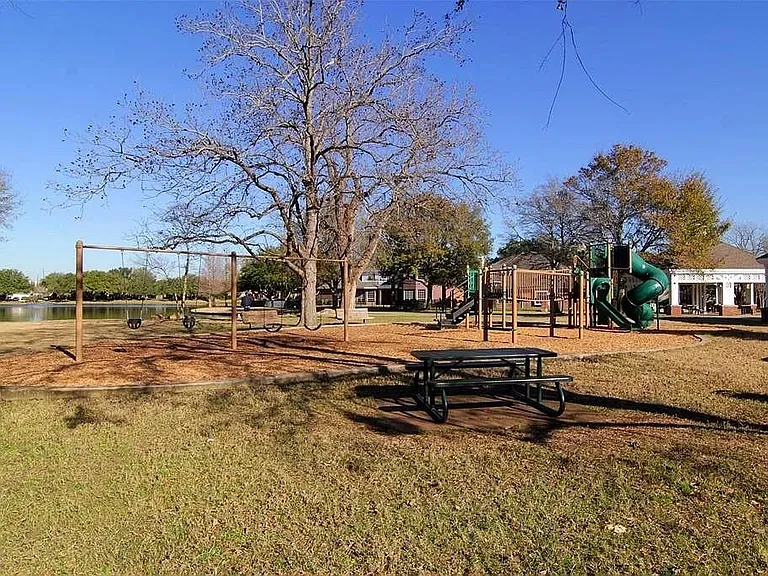 635 Presley Way — Photo 23