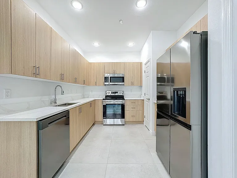 1748 Barton Towne Cir — Photo 12