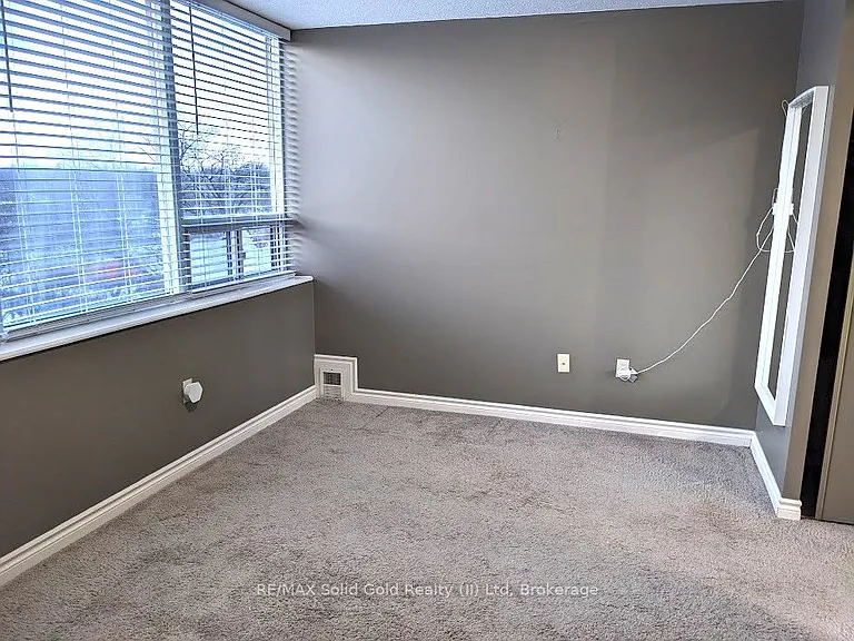 3227 King St E #610 — Photo 8