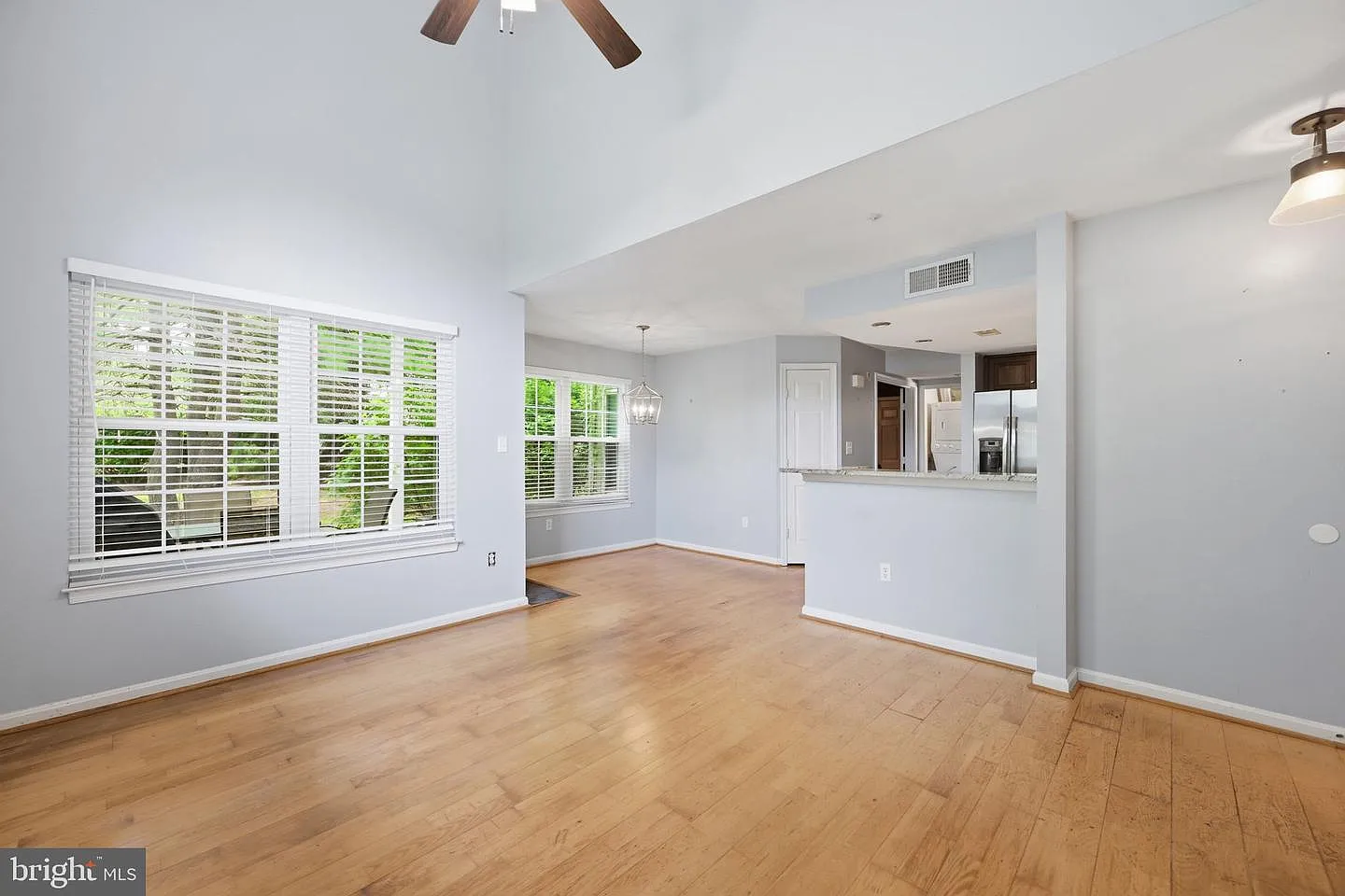 2 bed, 896 sqft, $2,300 — Photo 4