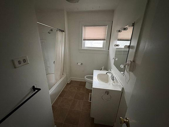5th image of 247-249 N Harris Ave #247