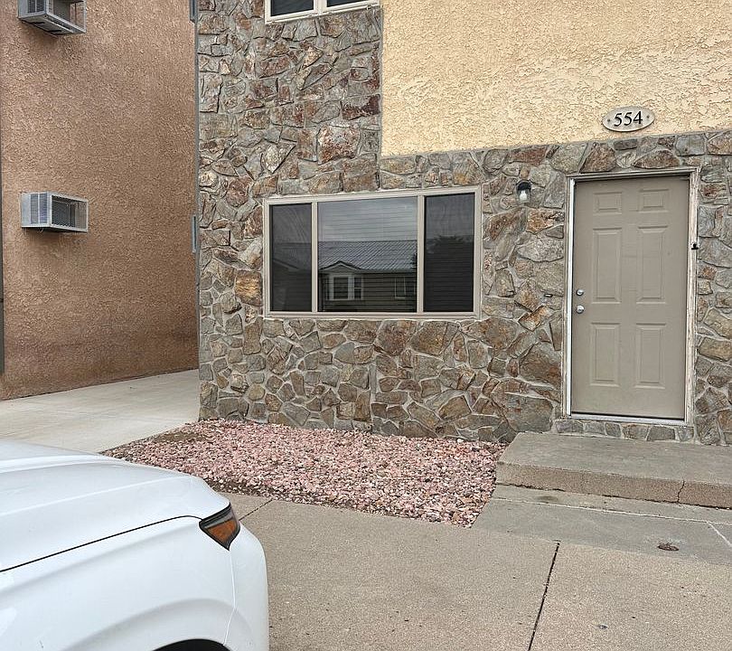 1st image of 554 W 42nd St