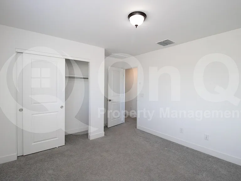 11818 S 54th Ln — Photo 16