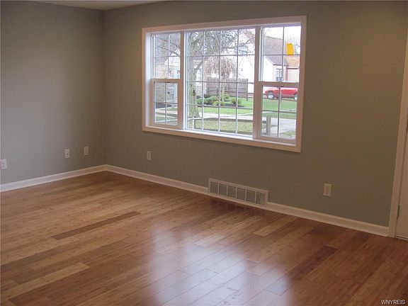 4th image of 304 Covington Dr