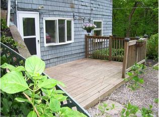 7 Country Ln, Collinsville, CT 06019