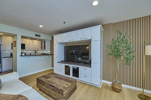 147 Kelton St #609 Photo 1