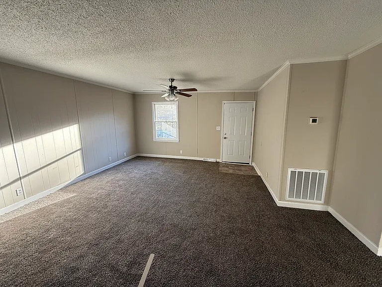 204 Vance Dr NE — Photo 12