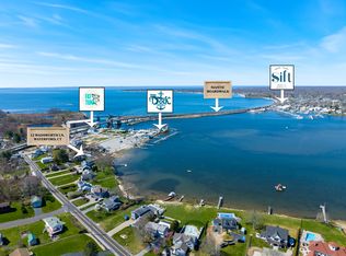12 Wadsworth Ln, Waterford, CT 06385