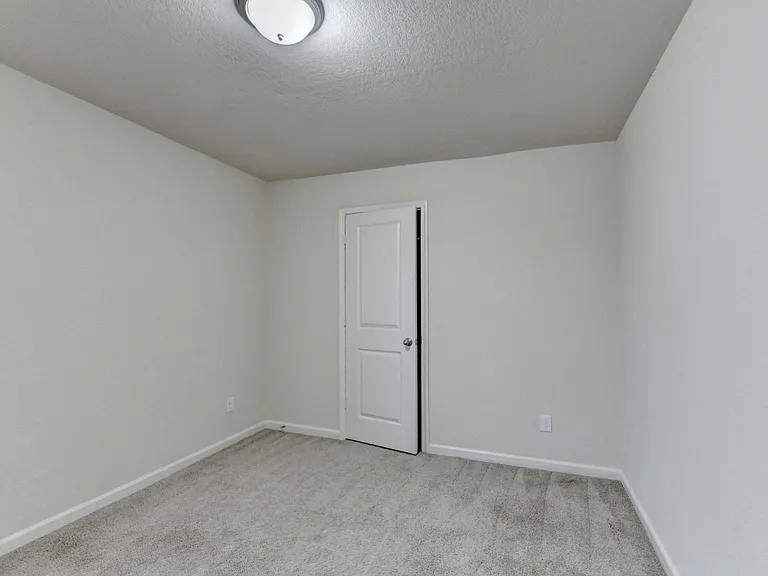 811 Independence Ave — Photo 39