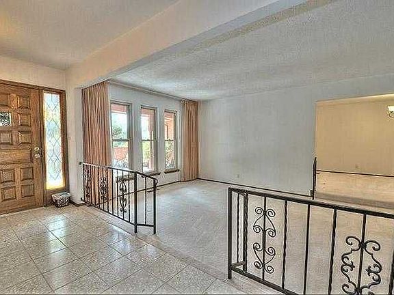 4th image of 7925 Academy Trl NE