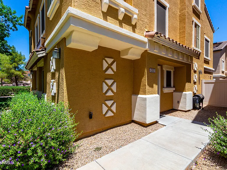 4302 E Jasper Dr — Photo 3